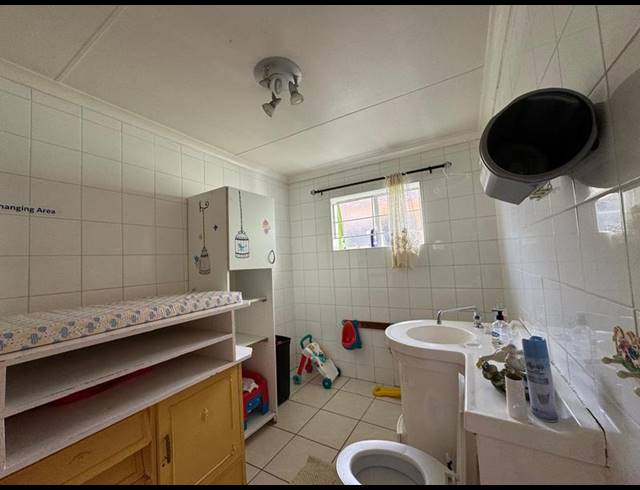 2 BEDROOM APARTMENT FOR SALE IN YEOVILLE